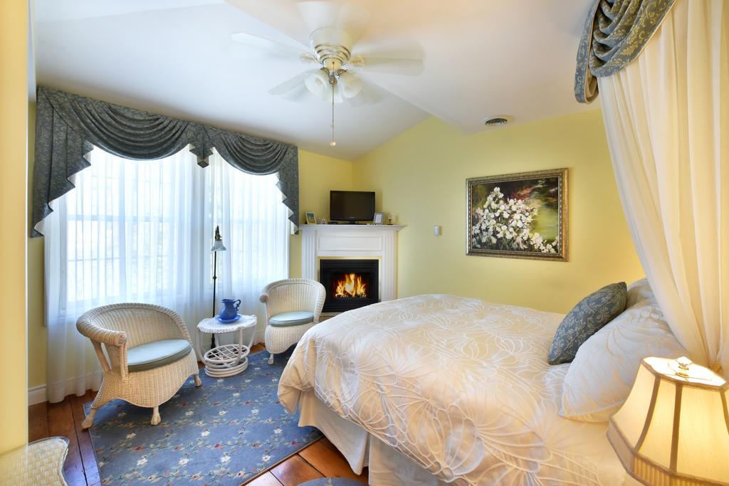 Brockamour Manor Bed And Breakfast Niagara-on-the-Lake Esterno foto