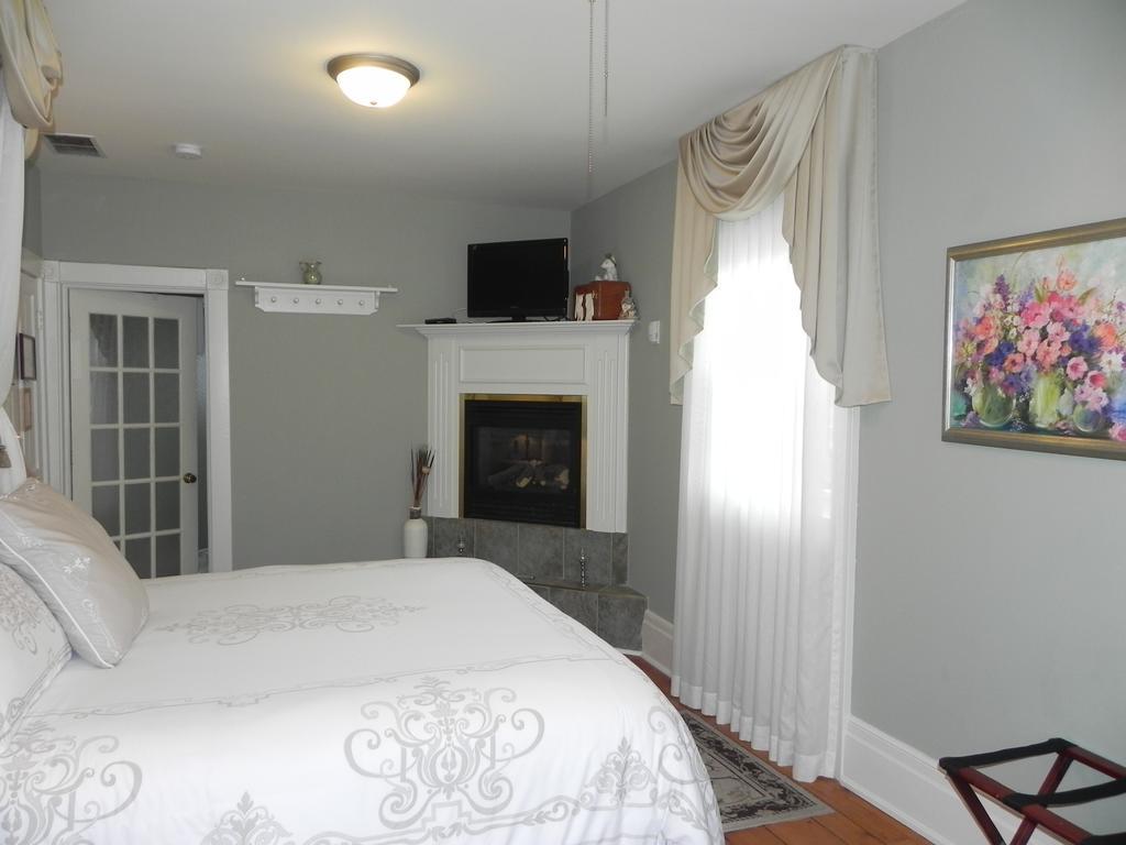 Brockamour Manor Bed And Breakfast Niagara-on-the-Lake Esterno foto