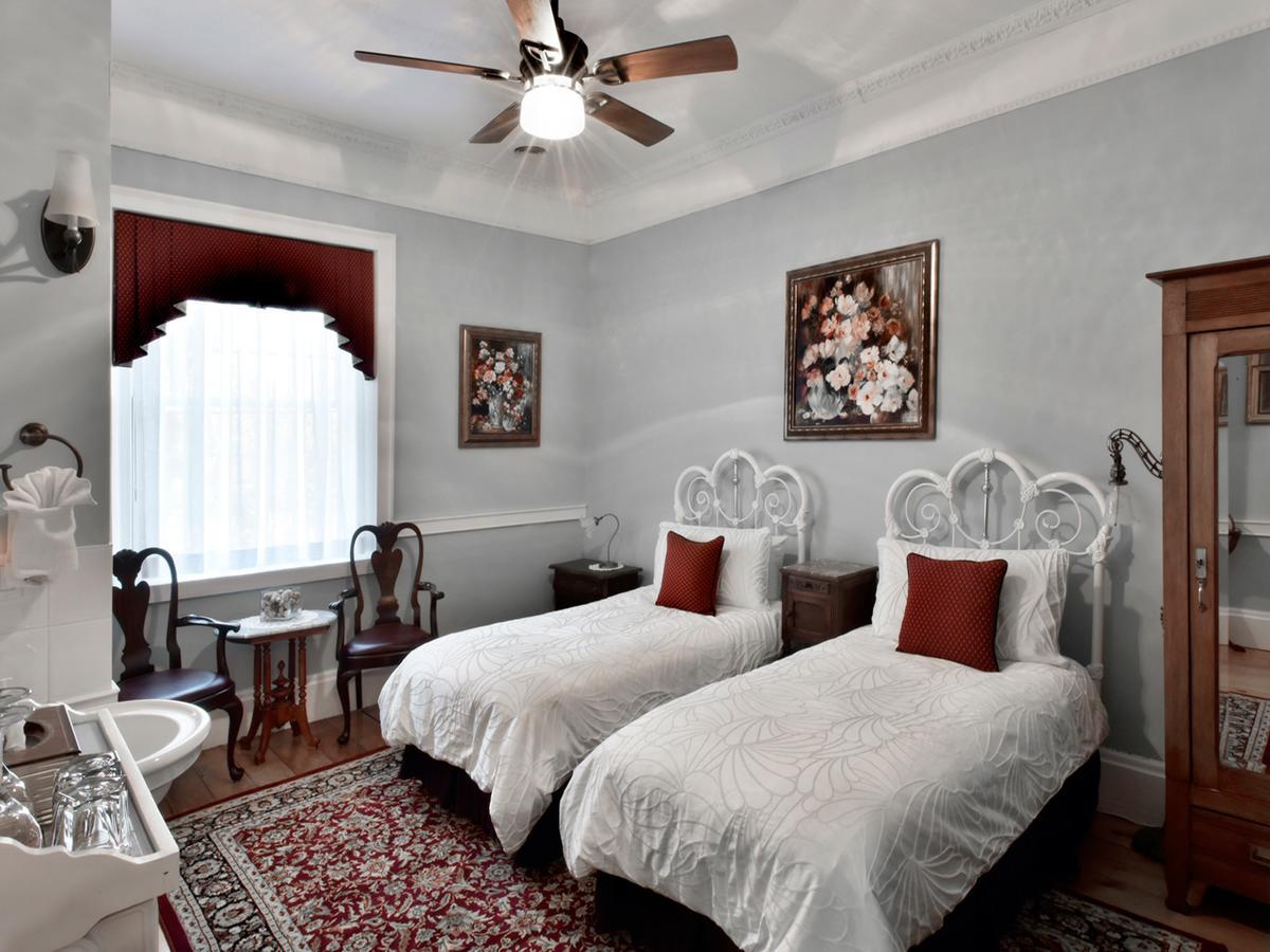 Brockamour Manor Bed And Breakfast Niagara-on-the-Lake Esterno foto