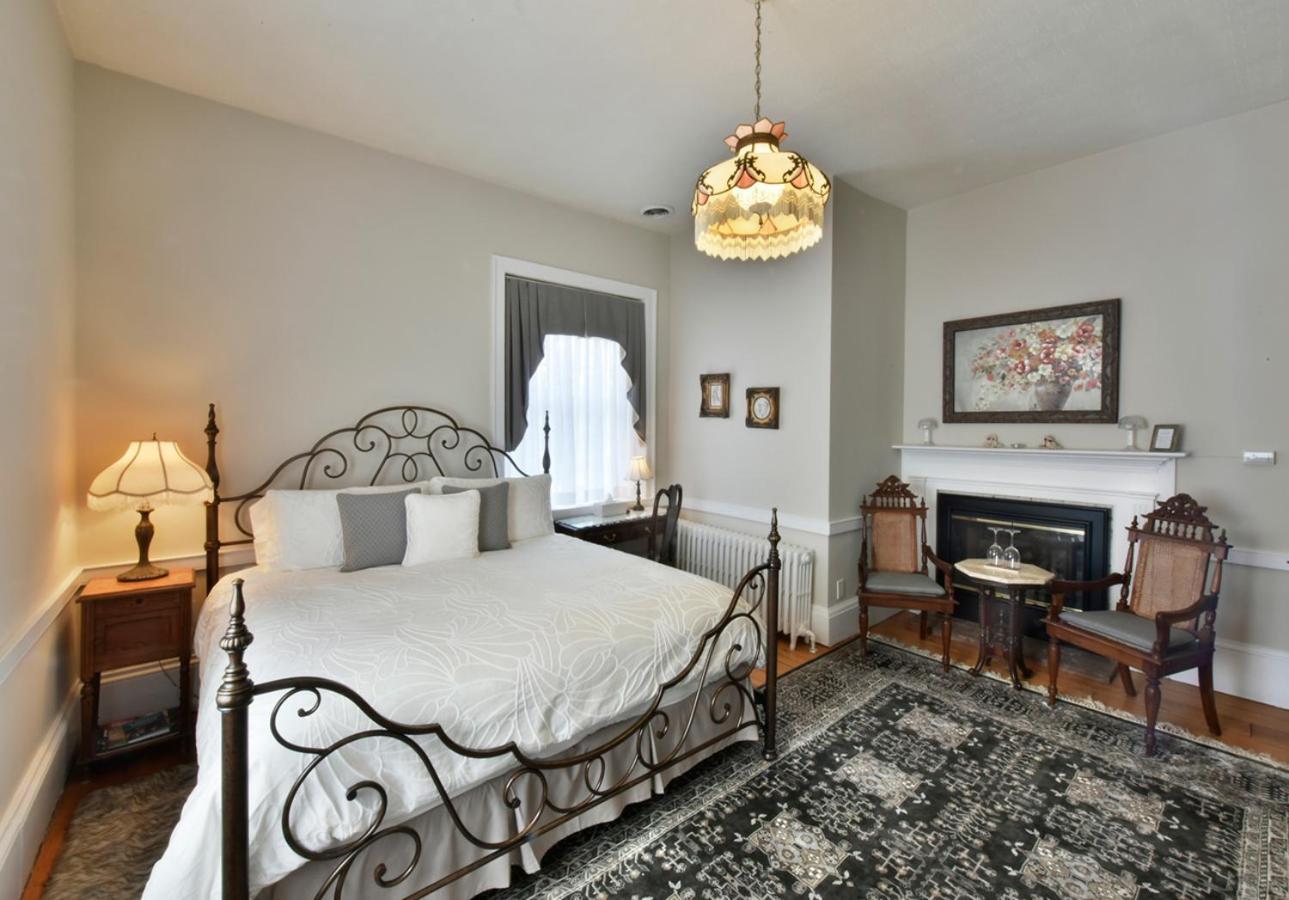 Brockamour Manor Bed And Breakfast Niagara-on-the-Lake Esterno foto