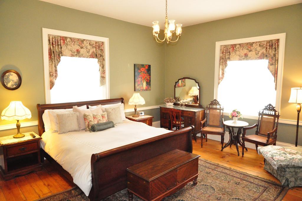 Brockamour Manor Bed And Breakfast Niagara-on-the-Lake Esterno foto